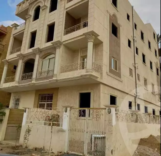 https://aqarmap.com.eg/ar/listing/6019580-for-sale-cairo-badr-city-hai-el-ashgar-featured-neighborhood