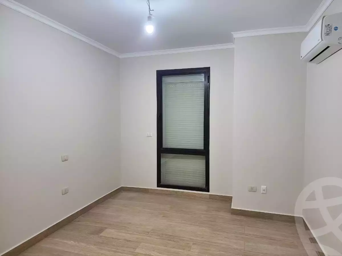 https://aqarmap.com.eg/en/listing/6034109-for-sale-cairo-el-sheikh-zayed-city-compounds-kmbwnd-wyst-twn-swdyk