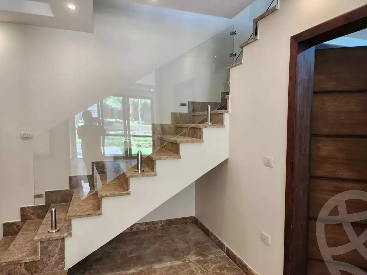 https://aqarmap.com.eg/en/listing/6034109-for-sale-cairo-el-sheikh-zayed-city-compounds-kmbwnd-wyst-twn-swdyk