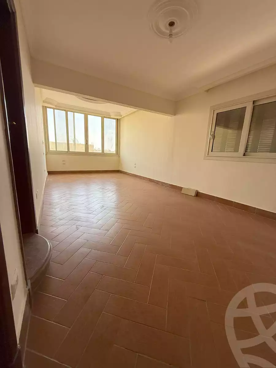 https://aqarmap.com.eg/ar/listing/6005510-for-sale-cairo-new-cairo-el-narges-el-narges-omarat-ibrahim-el-helbawy-st
