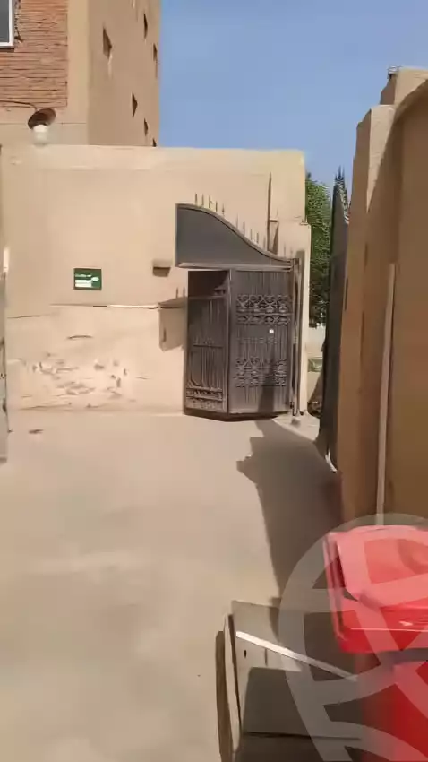 https://aqarmap.com.eg/en/listing/6045876-for-sale-cairo-el-sheikh-zayed-city-alex-cairo-desert-road-smart-village-y-r-sy-byzns-brk-sfrykw-llstthmr-l-qry