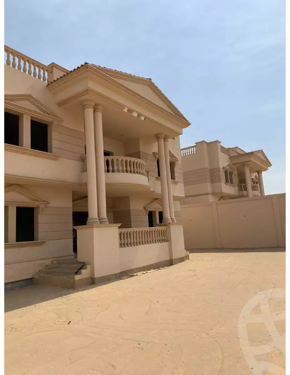 https://aqarmap.com.eg/en/listing/6048828-for-sale-cairo-el-sheikh-zayed-city-compounds-royal-city