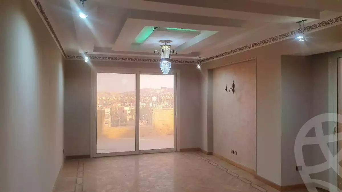https://aqarmap.com.eg/en/listing/6048929-for-sale-cairo-el-sheikh-zayed-city-compounds-royal-city