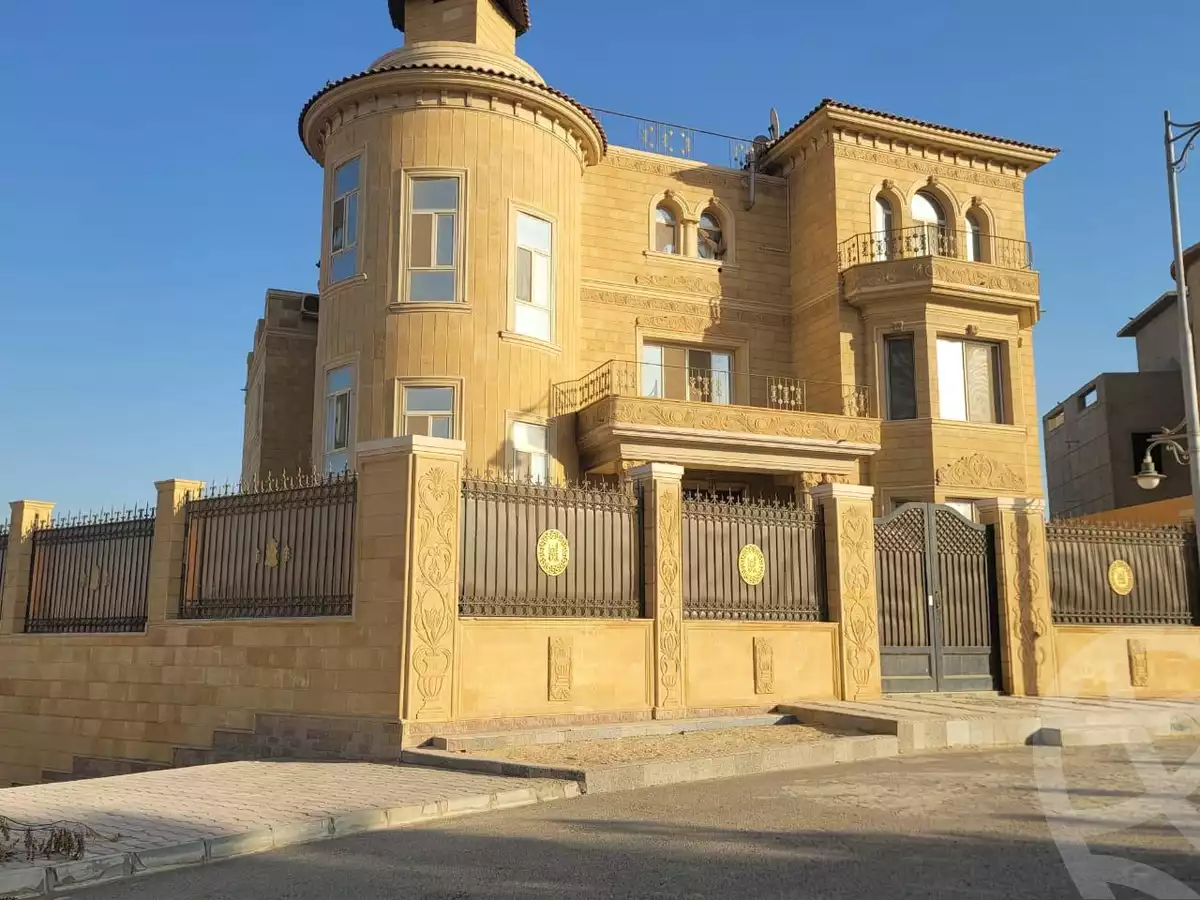 https://aqarmap.com.eg/en/listing/6048929-for-sale-cairo-el-sheikh-zayed-city-compounds-royal-city