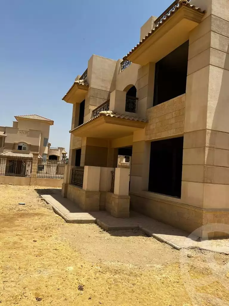 https://aqarmap.com.eg/en/listing/6048964-for-sale-cairo-el-sheikh-zayed-city-compounds-royal-city