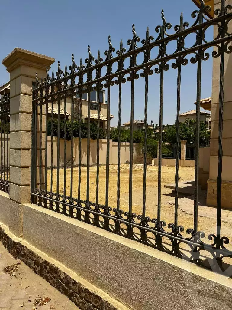 https://aqarmap.com.eg/en/listing/6048964-for-sale-cairo-el-sheikh-zayed-city-compounds-royal-city