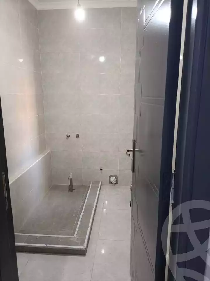 https://aqarmap.com.eg/en/listing/6055789-for-rent-cairo-mokattam-compounds-kmbwnd-rwyl-jrdnz