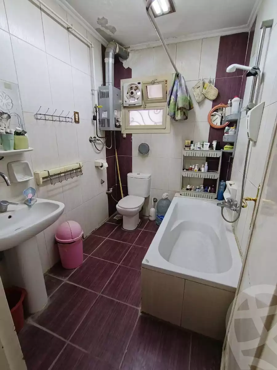 https://aqarmap.com.eg/en/listing/6058237-for-sale-asyut-asyut-city-el-azhar-st