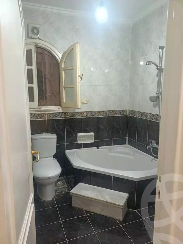 https://aqarmap.com.eg/ar/listing/6067565-for-sale-alexandria-ganaklis-shr-mrtdy-bsh