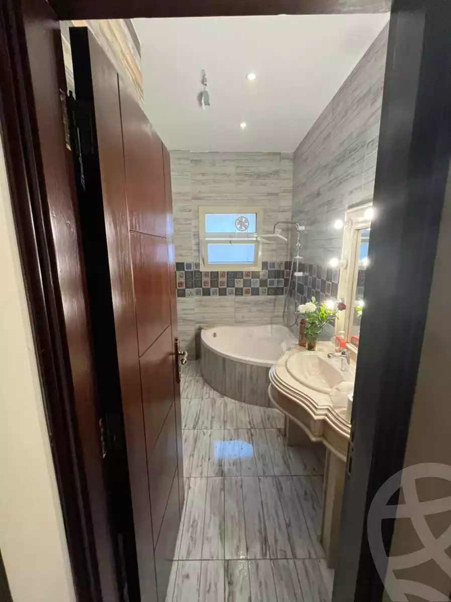 https://aqarmap.com.eg/en/listing/6068759-for-sale-cairo-el-sheikh-zayed-city-compounds-el-khamayel