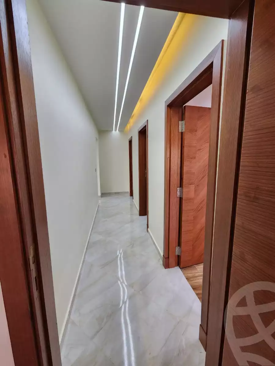 https://aqarmap.com.eg/en/listing/6068915-for-sale-cairo-el-sheikh-zayed-city-compounds-el-khamayel