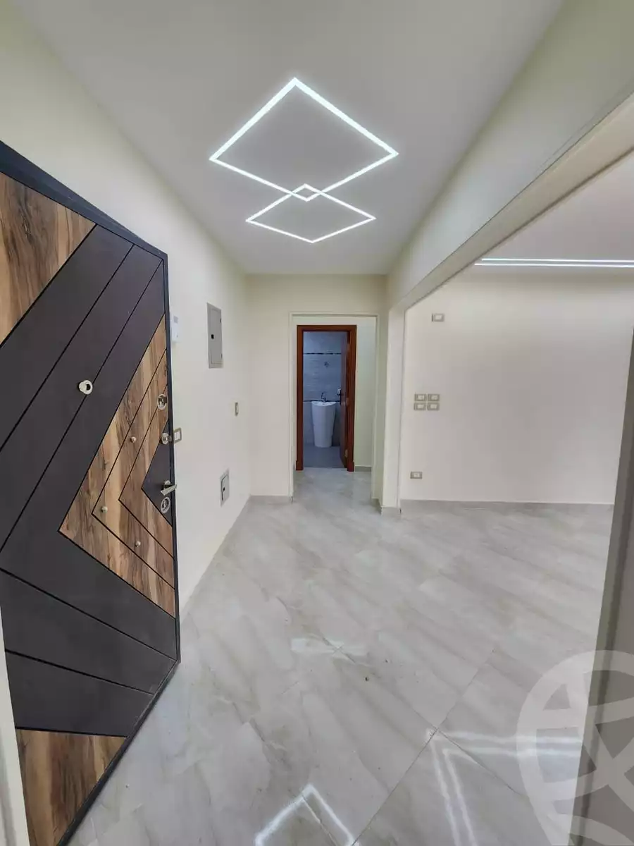 https://aqarmap.com.eg/en/listing/6068915-for-sale-cairo-el-sheikh-zayed-city-compounds-el-khamayel
