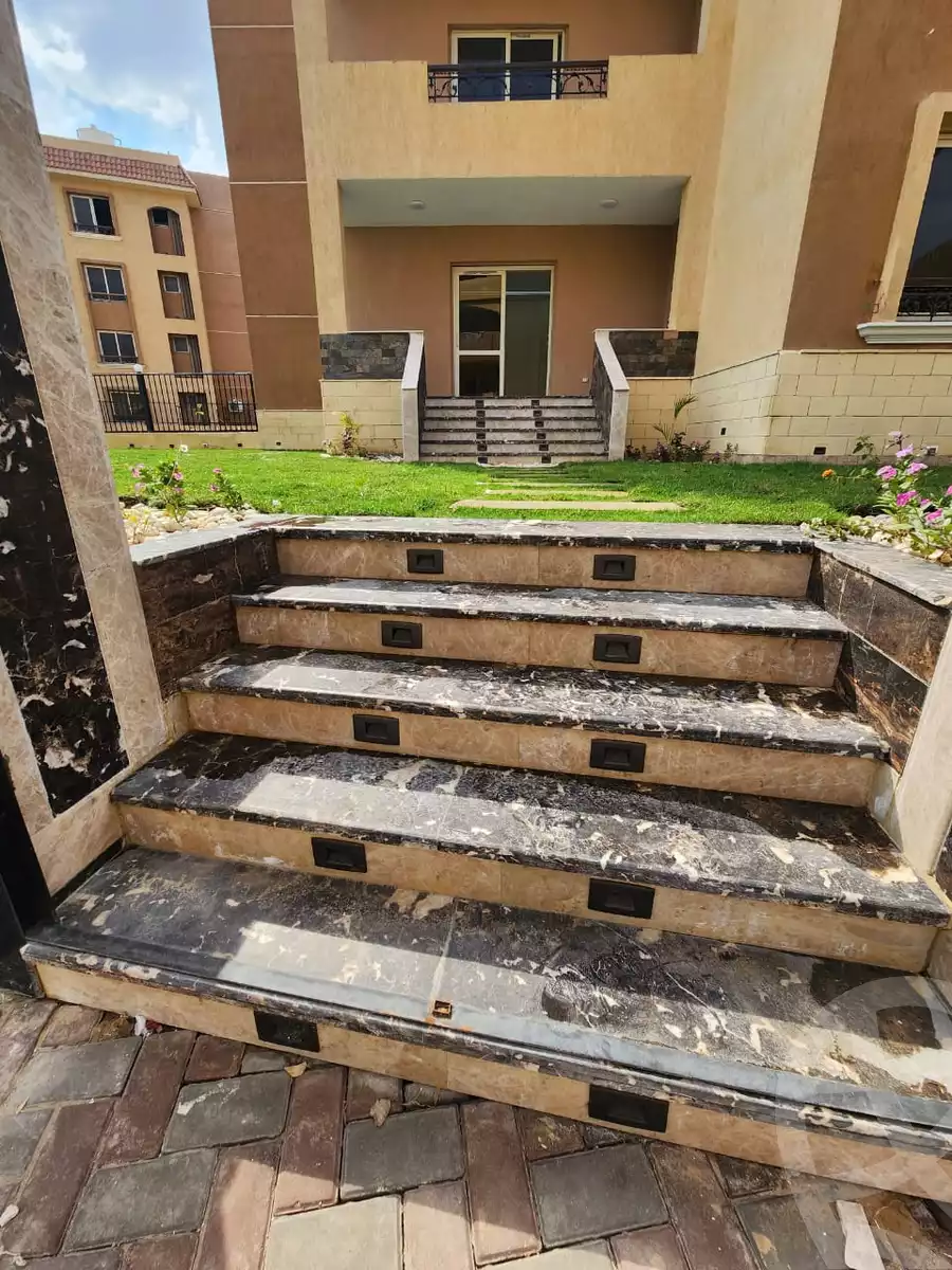 https://aqarmap.com.eg/en/listing/6068915-for-sale-cairo-el-sheikh-zayed-city-compounds-el-khamayel