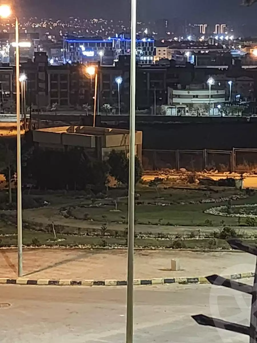 https://aqarmap.com.eg/ar/listing/6069080-for-sale-cairo-el-sheikh-zayed-city-compounds-el-khamayel