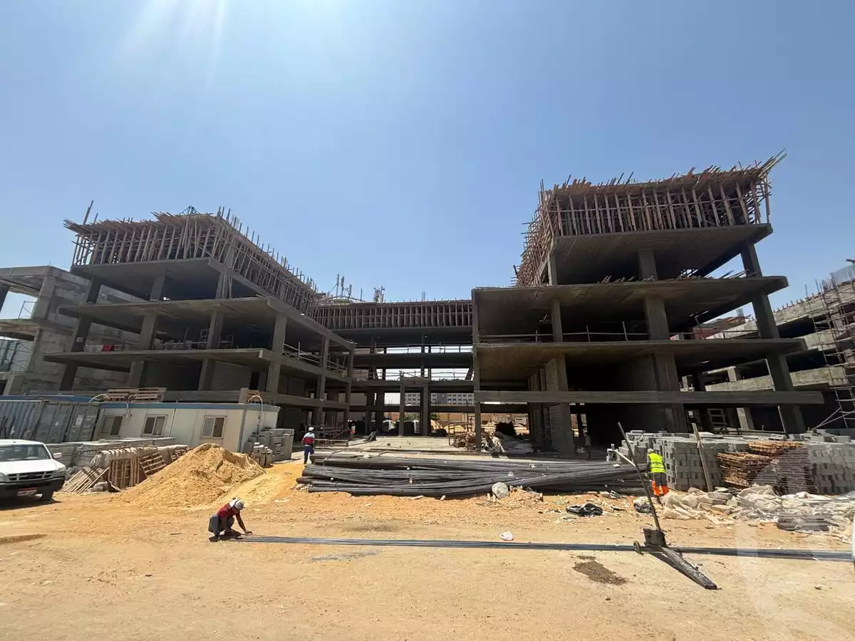https://aqarmap.com.eg/ar/listing/6070220-for-sale-cairo-new-cairo-compounds-noir-mall-living-yards
