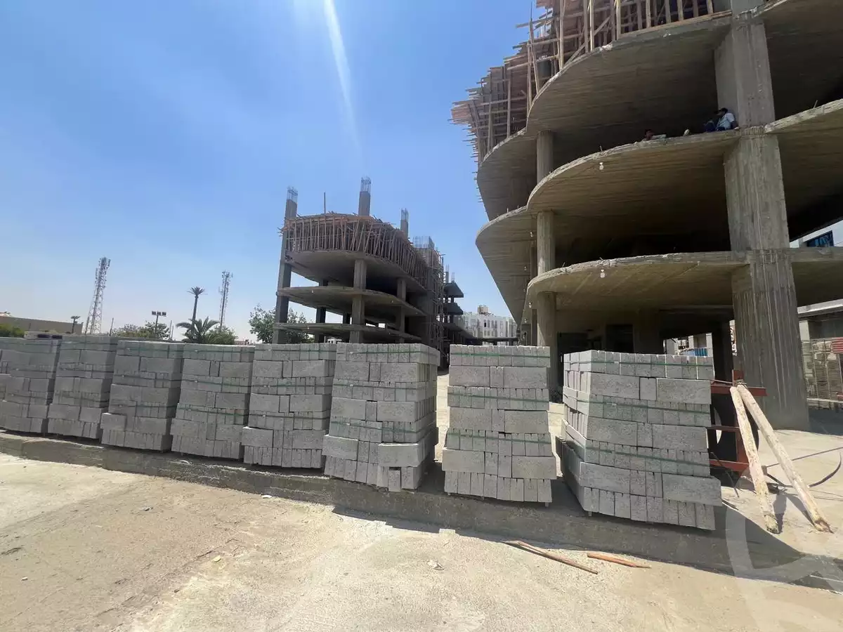 https://aqarmap.com.eg/en/listing/6092022-for-sale-cairo-el-sheikh-zayed-city-compounds-101-mall