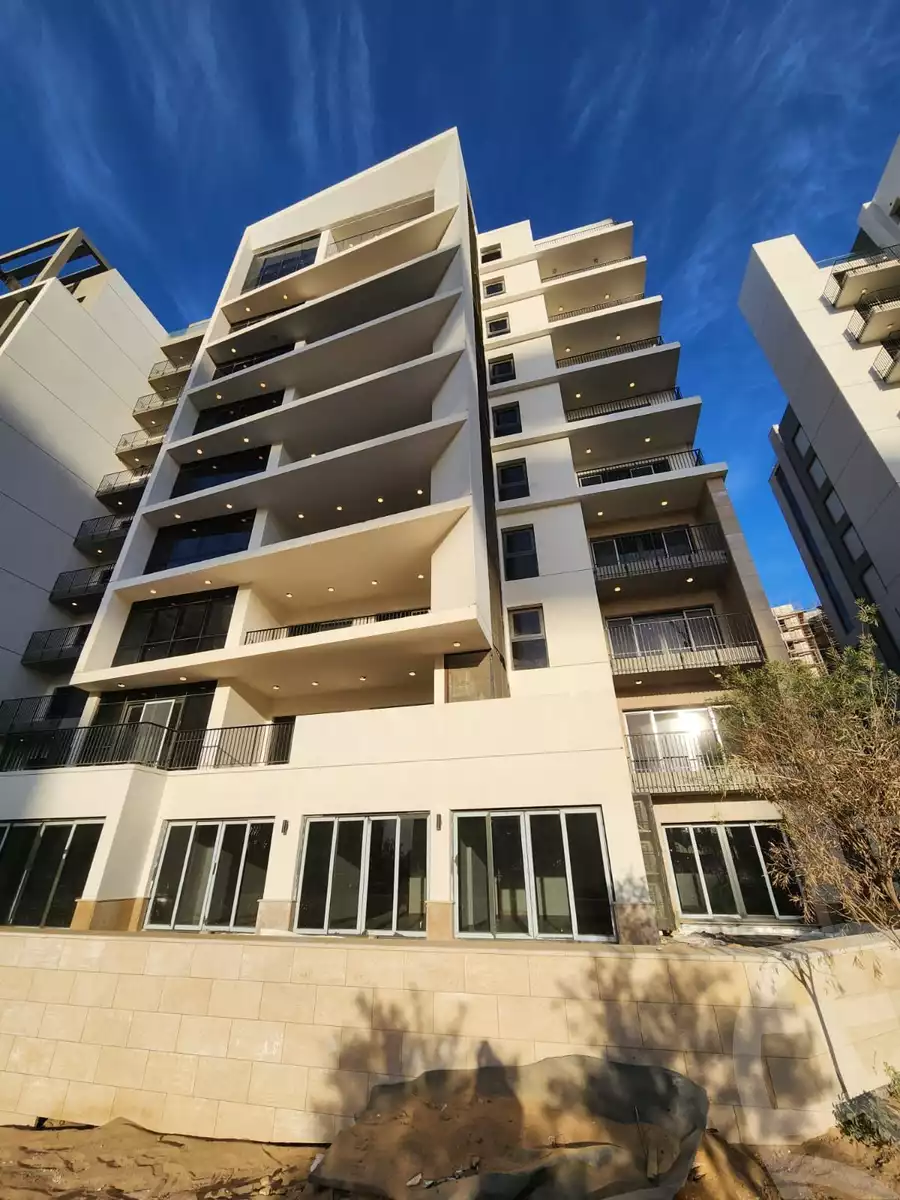 https://aqarmap.com.eg/en/listing/6092570-for-sale-cairo-el-sheikh-zayed-city-compounds-zyd-wr-llttwyr-the-village-views