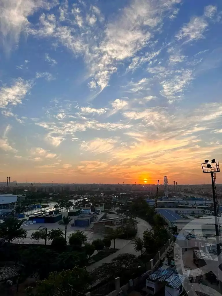 https://aqarmap.com.eg/en/listing/6092581-for-sale-cairo-el-sheikh-zayed-city-compounds-zyd-wr-llttwyr-the-village-views