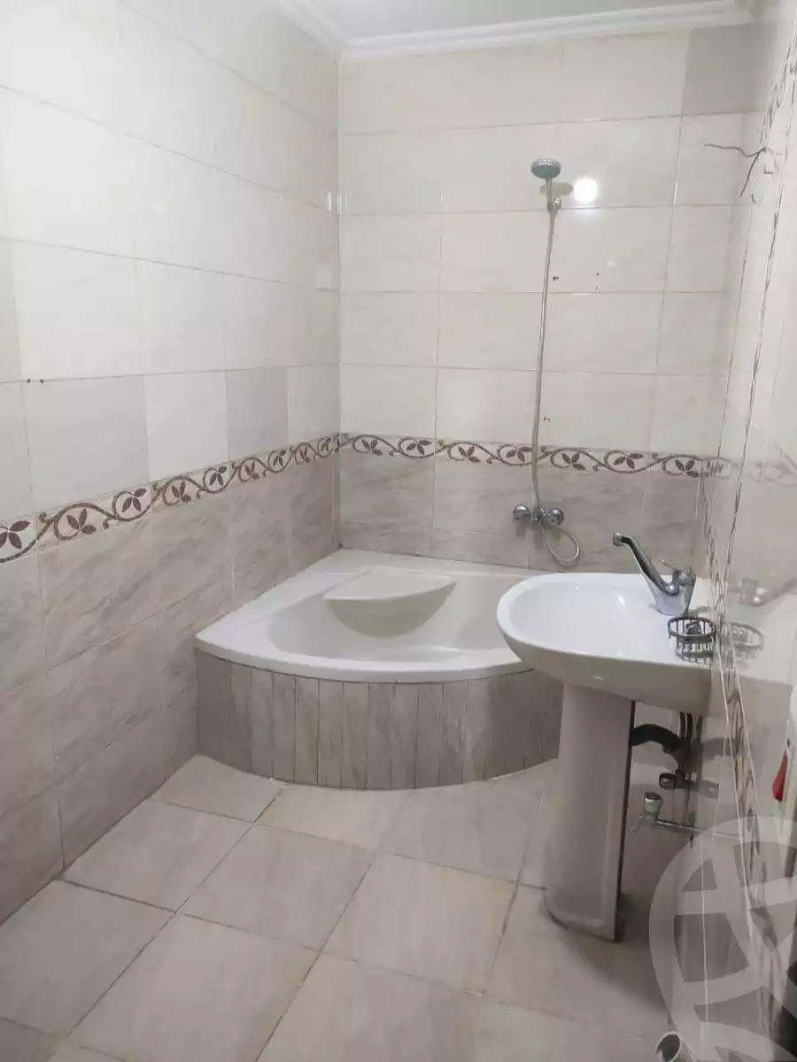 https://aqarmap.com.eg/ar/listing/6121997-for-sale-cairo-helwan-helwan-el-sharkeya-mostafa-safwat-st