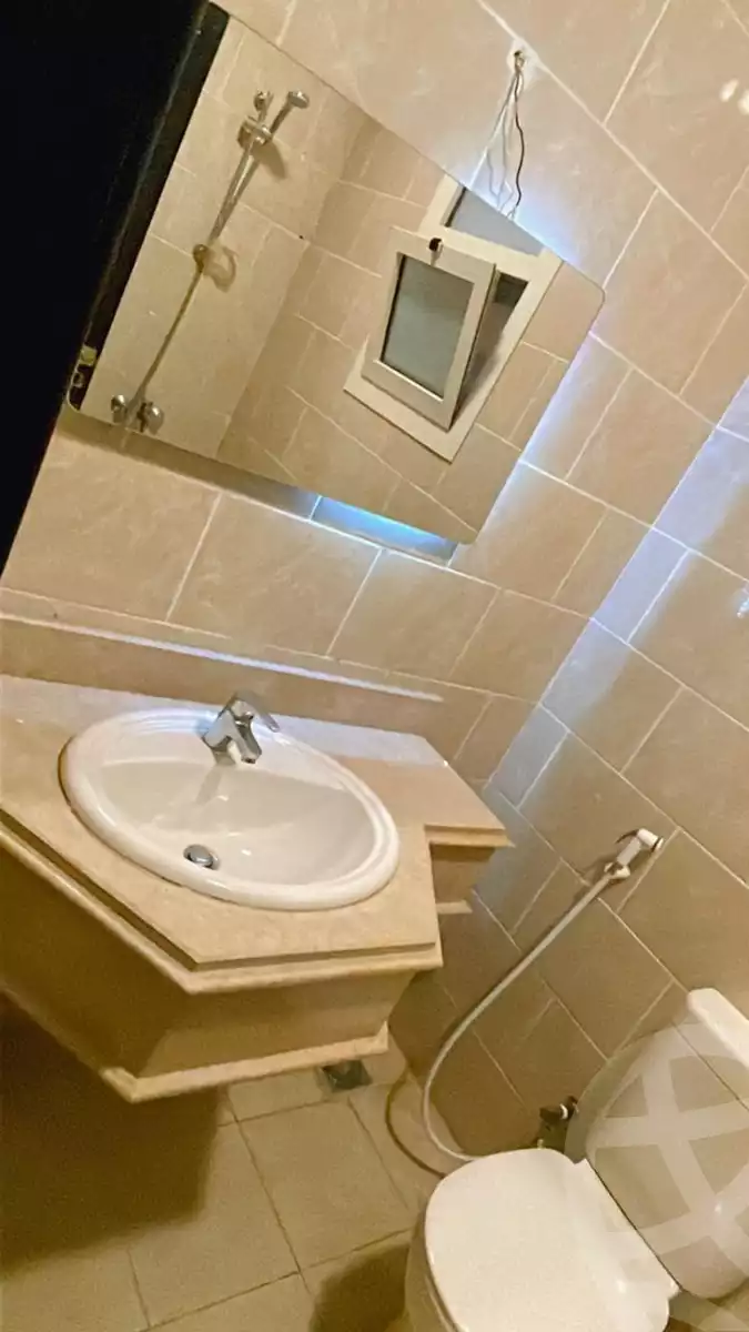 https://aqarmap.com.eg/ar/listing/6135821-for-rent-cairo-el-sheikh-zayed-city-compounds-dh-drys