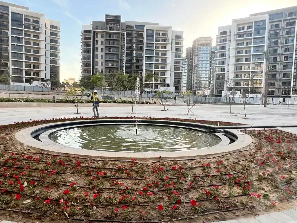 https://aqarmap.com.eg/ar/listing/6138580-for-rent-cairo-el-sheikh-zayed-city-compounds-zyd-wr-llttwyr-the-village-views