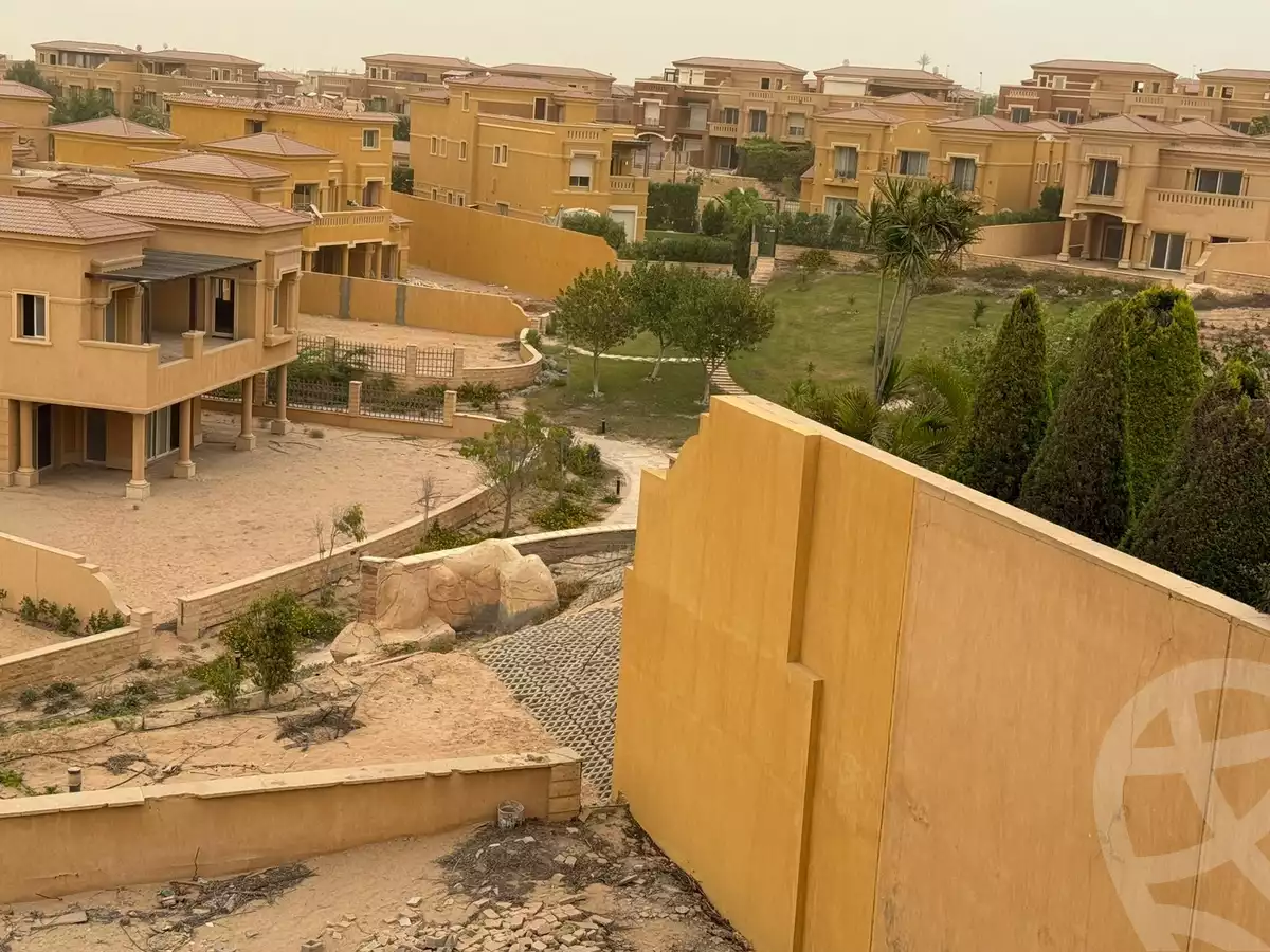 https://aqarmap.com.eg/ar/listing/6147687-for-sale-cairo-el-sheikh-zayed-city-compounds-royal-meadows
