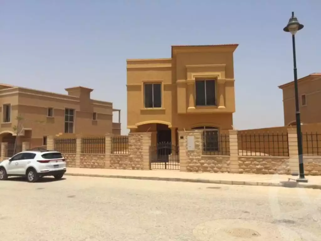 https://aqarmap.com.eg/en/listing/6147751-for-sale-cairo-el-sheikh-zayed-city-compounds-royal-meadows