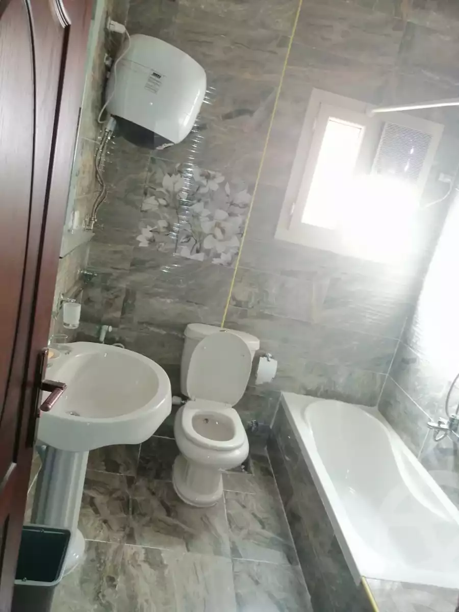 https://aqarmap.com.eg/en/listing/6152828-for-sale-cairo-el-sheikh-zayed-city-compounds-el-yasmeen-compound