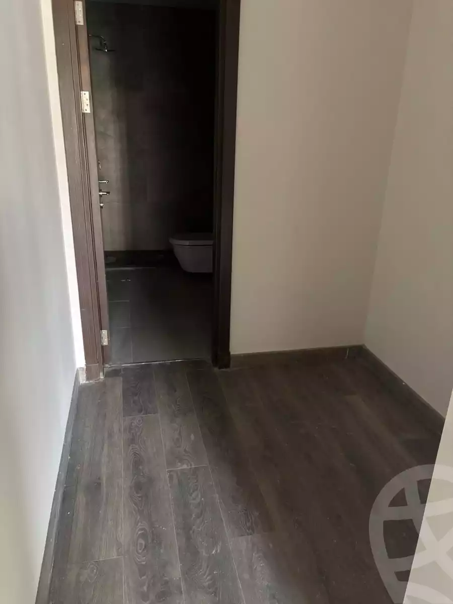 https://aqarmap.com.eg/en/listing/6166809-for-sale-cairo-el-sheikh-zayed-city-compounds-zyd-wr-llttwyr-the-village-views