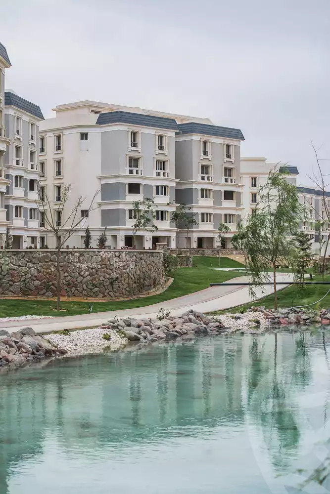 https://aqarmap.com.eg/ar/listing/6178063-for-sale-cairo-new-cairo-compounds-mountain-view-hyde-park