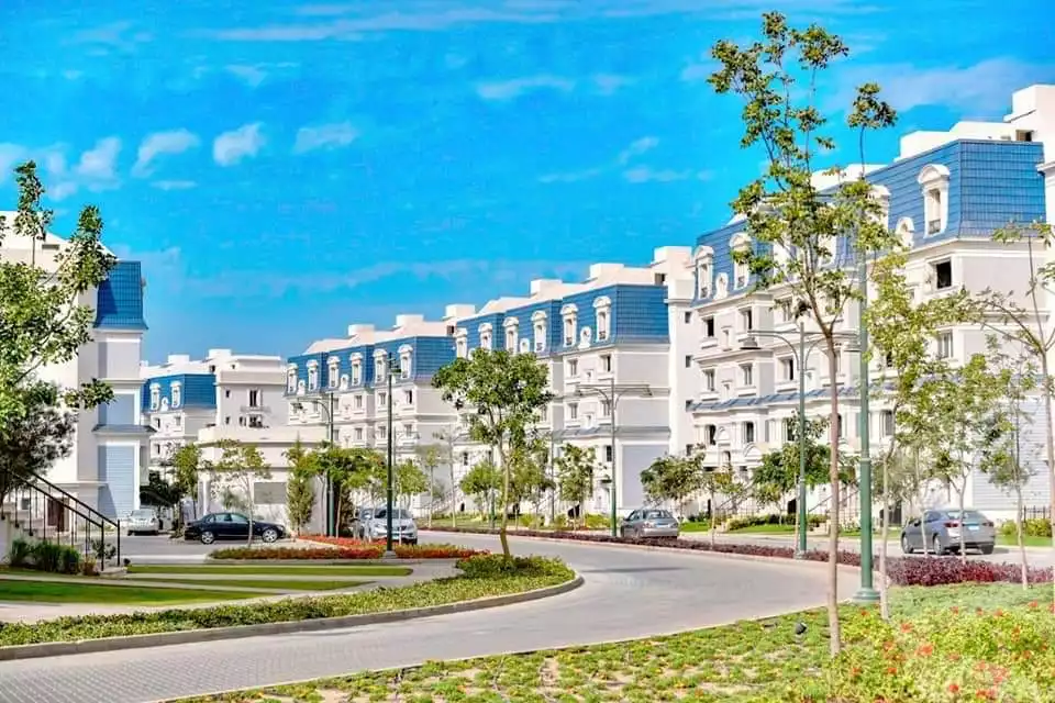 https://aqarmap.com.eg/ar/listing/6178067-for-sale-cairo-new-cairo-compounds-mountain-view-hyde-park