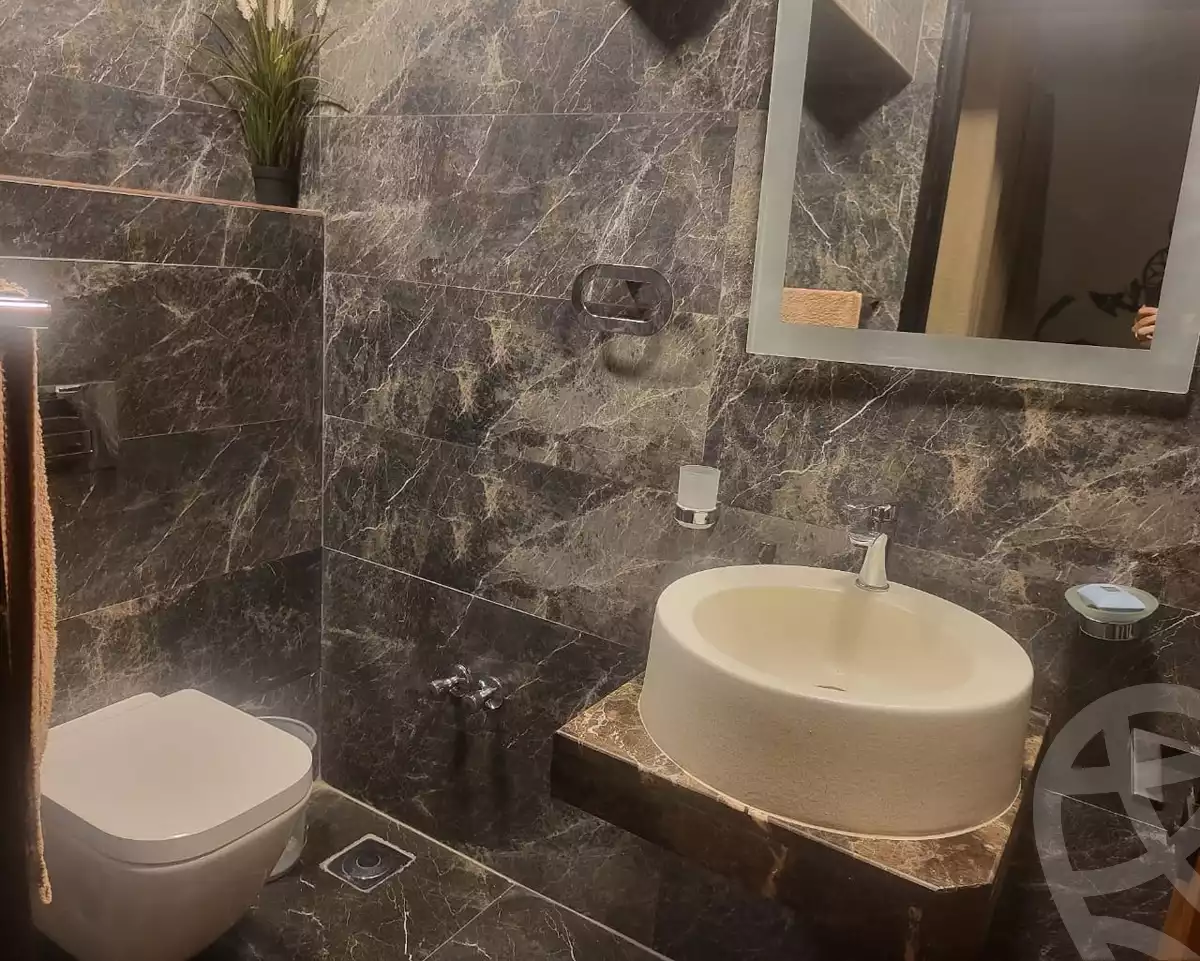 https://aqarmap.com.eg/ar/listing/6191531-for-sale-cairo-new-cairo-compounds-mountain-view-hyde-park