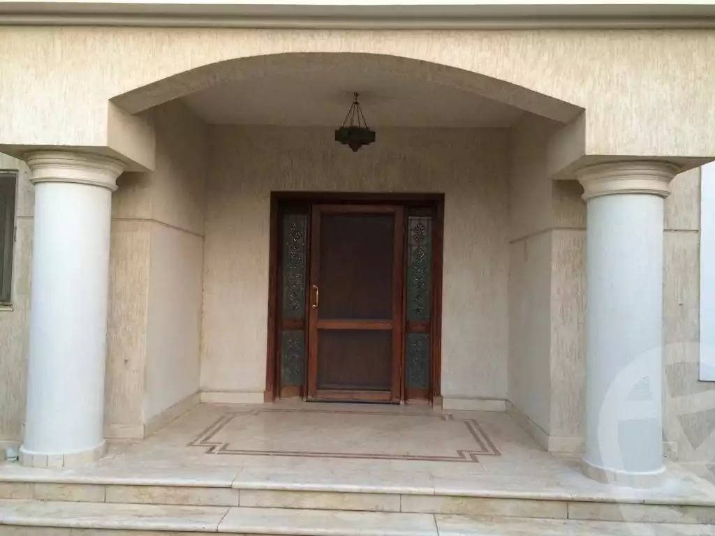 https://aqarmap.com.eg/ar/listing/6198113-for-sale-cairo-6th-of-october-compounds-royal-hills