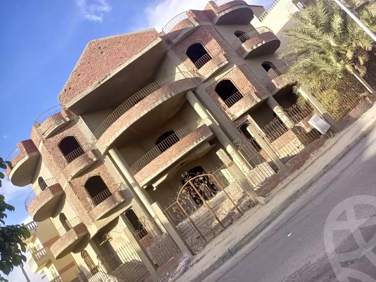 https://aqarmap.com.eg/ar/listing/6204239-for-sale-cairo-new-cairo-el-ahyaa-first-neighborhood-street-1
