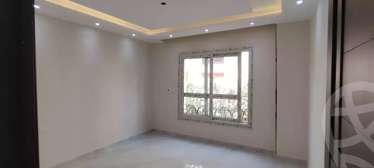 https://aqarmap.com.eg/ar/listing/6223053-for-sale-cairo-el-sheikh-zayed-city-compounds-el-khamayel