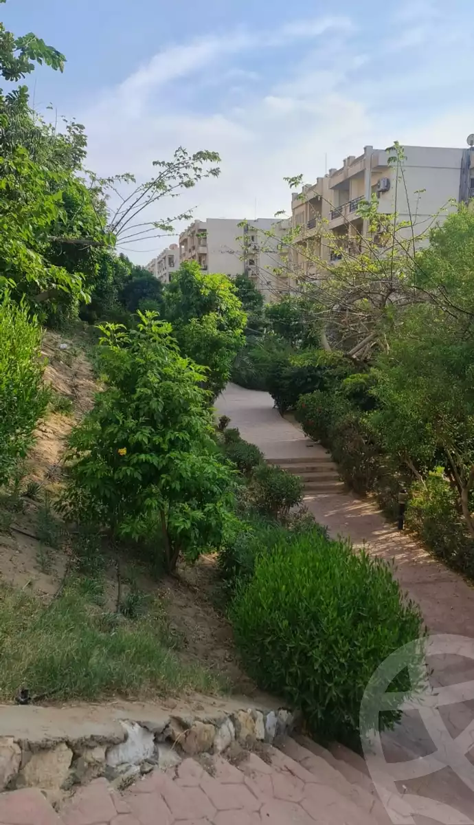 https://aqarmap.com.eg/ar/listing/6227710-for-sale-cairo-el-sheikh-zayed-city-compounds-zayed-2000