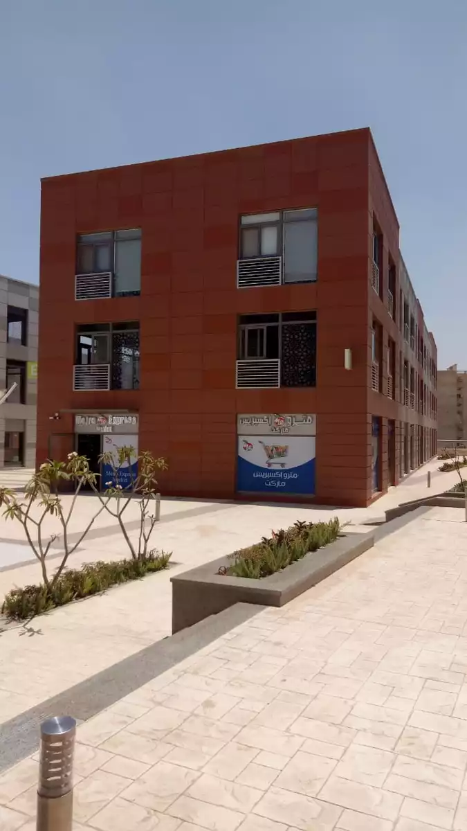 https://aqarmap.com.eg/ar/listing/6237997-for-sale-cairo-el-sheikh-zayed-city-compounds-the-courtyard-mall-dorra