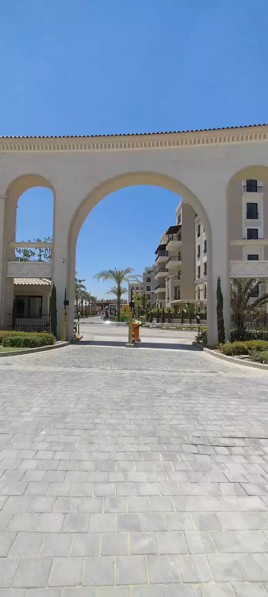 https://aqarmap.com.eg/ar/listing/6255931-for-sale-cairo-el-sheikh-zayed-city-compounds-kmbwnd-fyldj-wyst-dr-llttwyr
