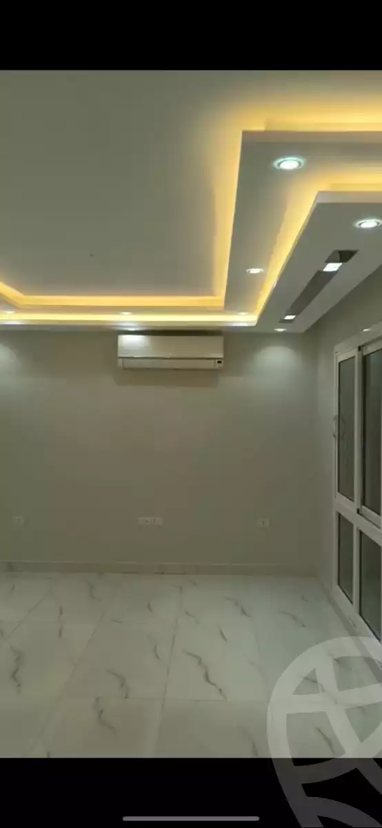 https://aqarmap.com.eg/ar/listing/6259840-for-rent-cairo-new-cairo-compounds-hyde-park-centre-ville-hyde-park
