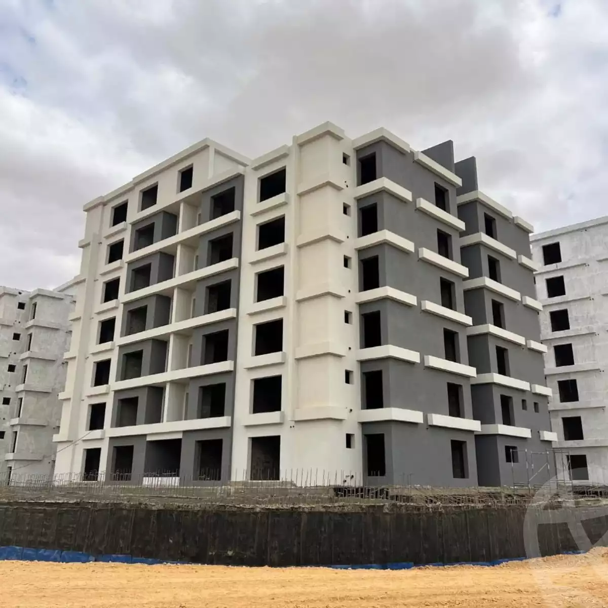 https://aqarmap.com.eg/ar/listing/6283767-for-sale-cairo-new-cairo-compounds-kmbwnd-kryk-twn-il-cazar