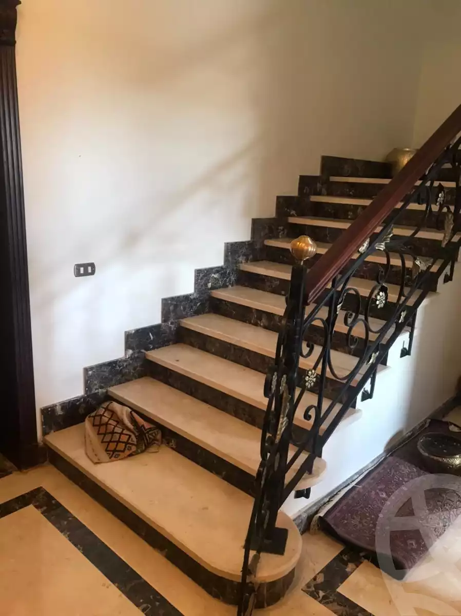https://aqarmap.com.eg/en/listing/6295008-for-sale-cairo-el-sheikh-zayed-city-compounds-royal-meadows