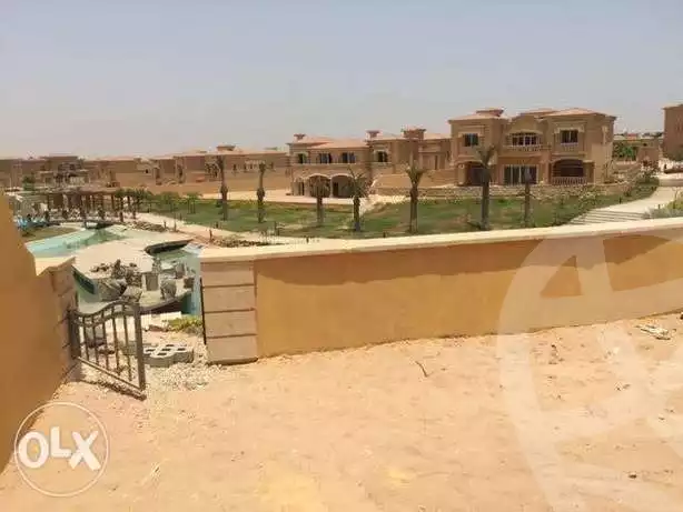https://aqarmap.com.eg/en/listing/6295254-for-sale-cairo-el-sheikh-zayed-city-compounds-royal-meadows