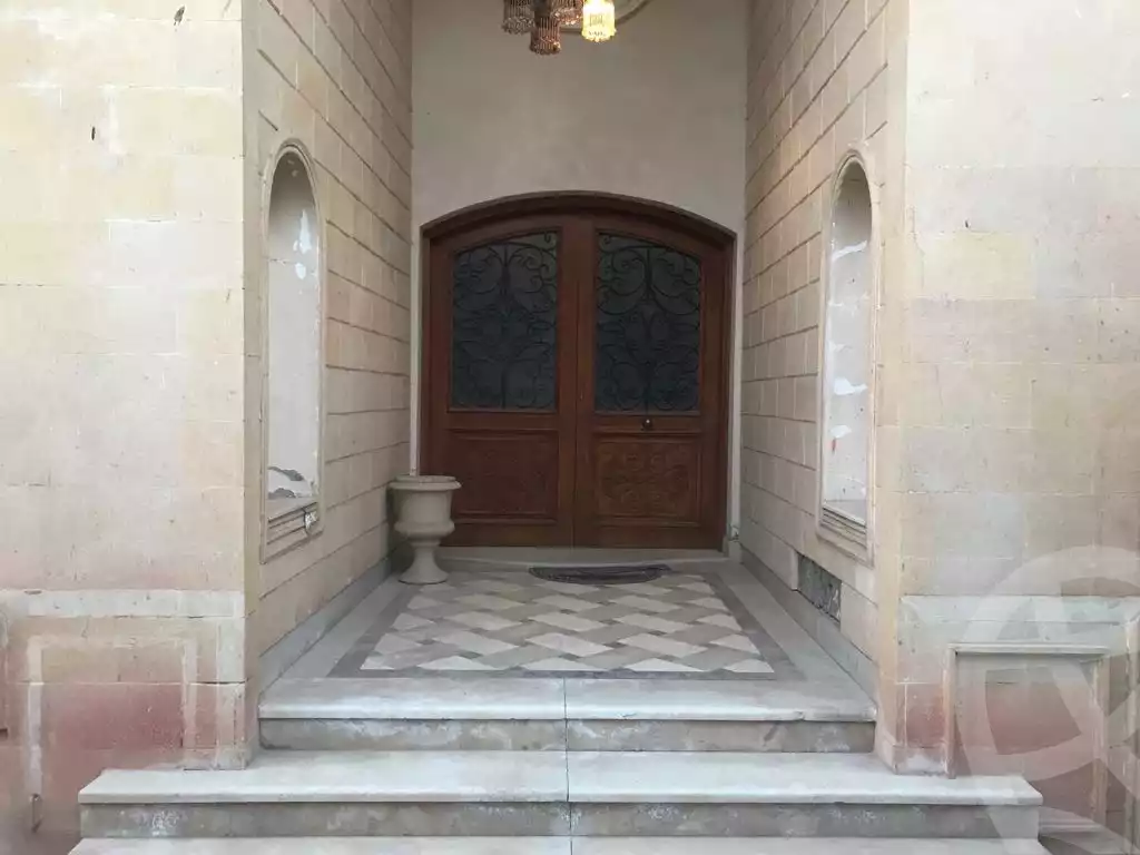 https://aqarmap.com.eg/ar/listing/6303176-for-sale-cairo-6th-of-october-compounds-royal-hills