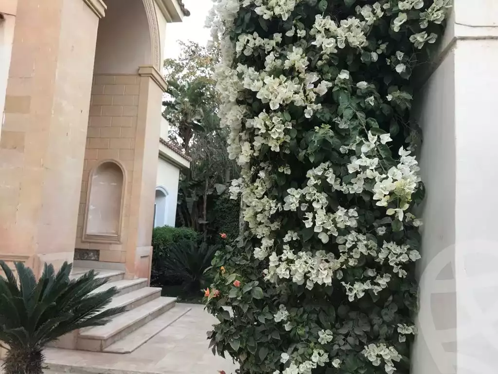 https://aqarmap.com.eg/ar/listing/6303176-for-sale-cairo-6th-of-october-compounds-royal-hills
