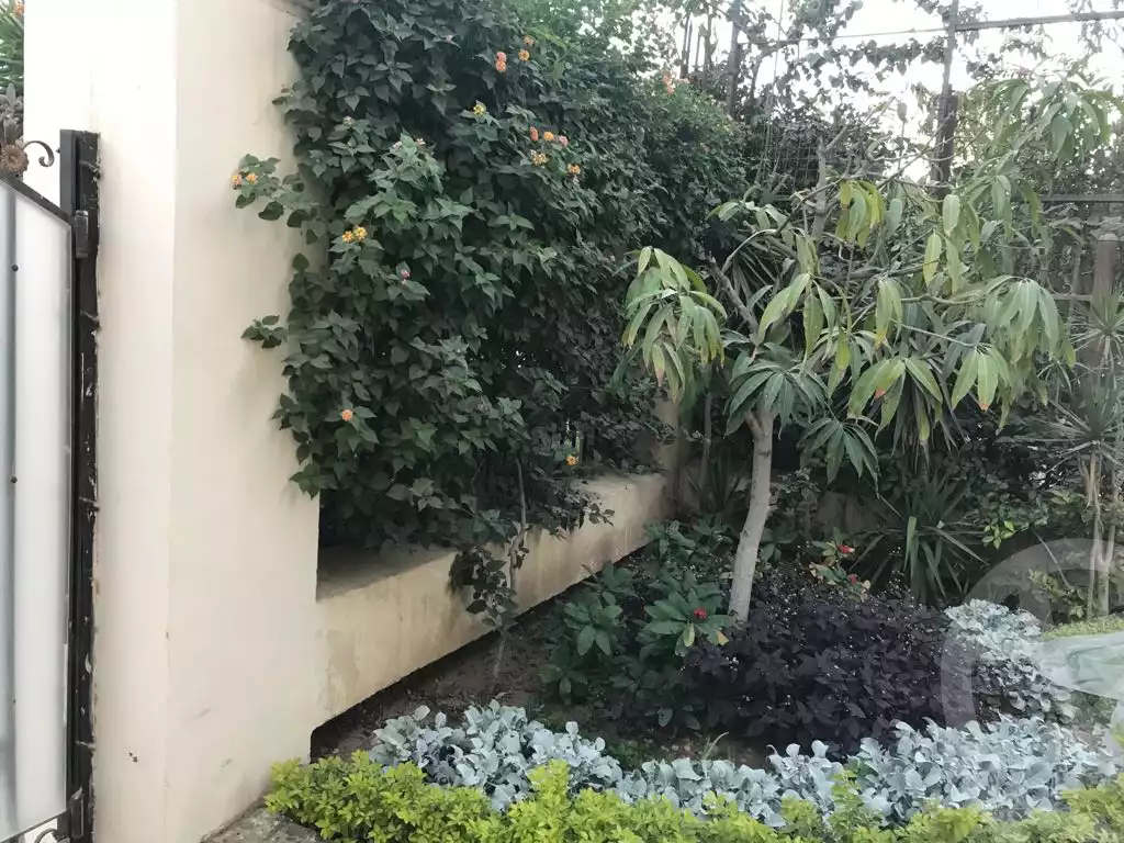 https://aqarmap.com.eg/ar/listing/6303176-for-sale-cairo-6th-of-october-compounds-royal-hills