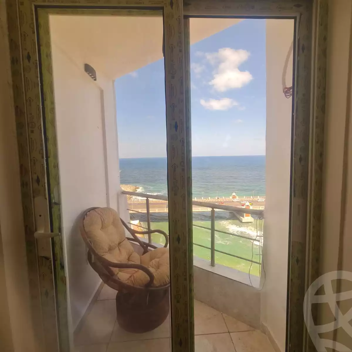 https://aqarmap.com.eg/en/listing/6313339-for-rent-alexandria-stanley-el-geish-rd