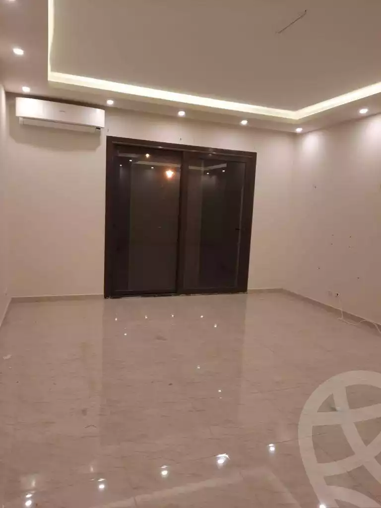 https://aqarmap.com.eg/en/listing/6313999-for-sale-cairo-el-sheikh-zayed-city-compounds-kmbwnd-wyst-twn-swdyk