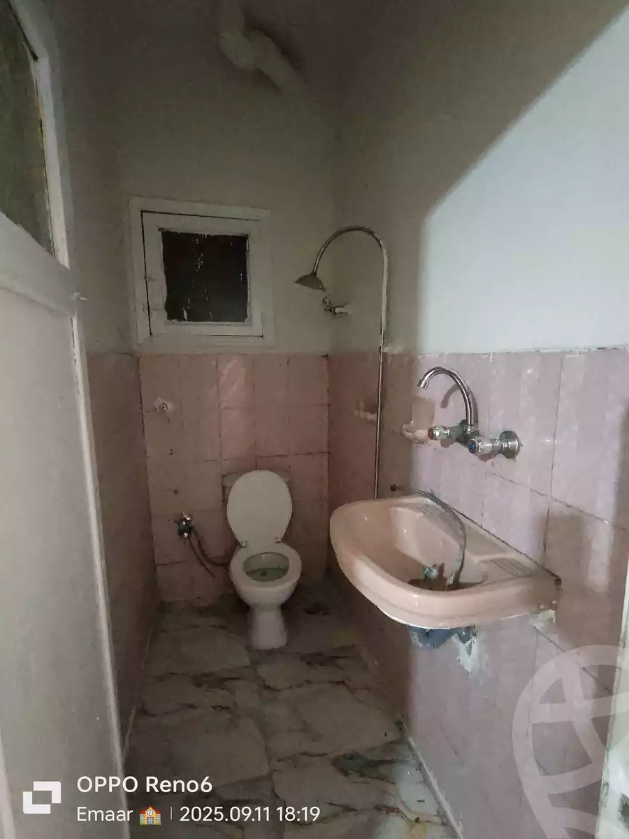 https://aqarmap.com.eg/en/listing/6317817-for-sale-qalyubia-shubra-el-khaima-om-bayoumi