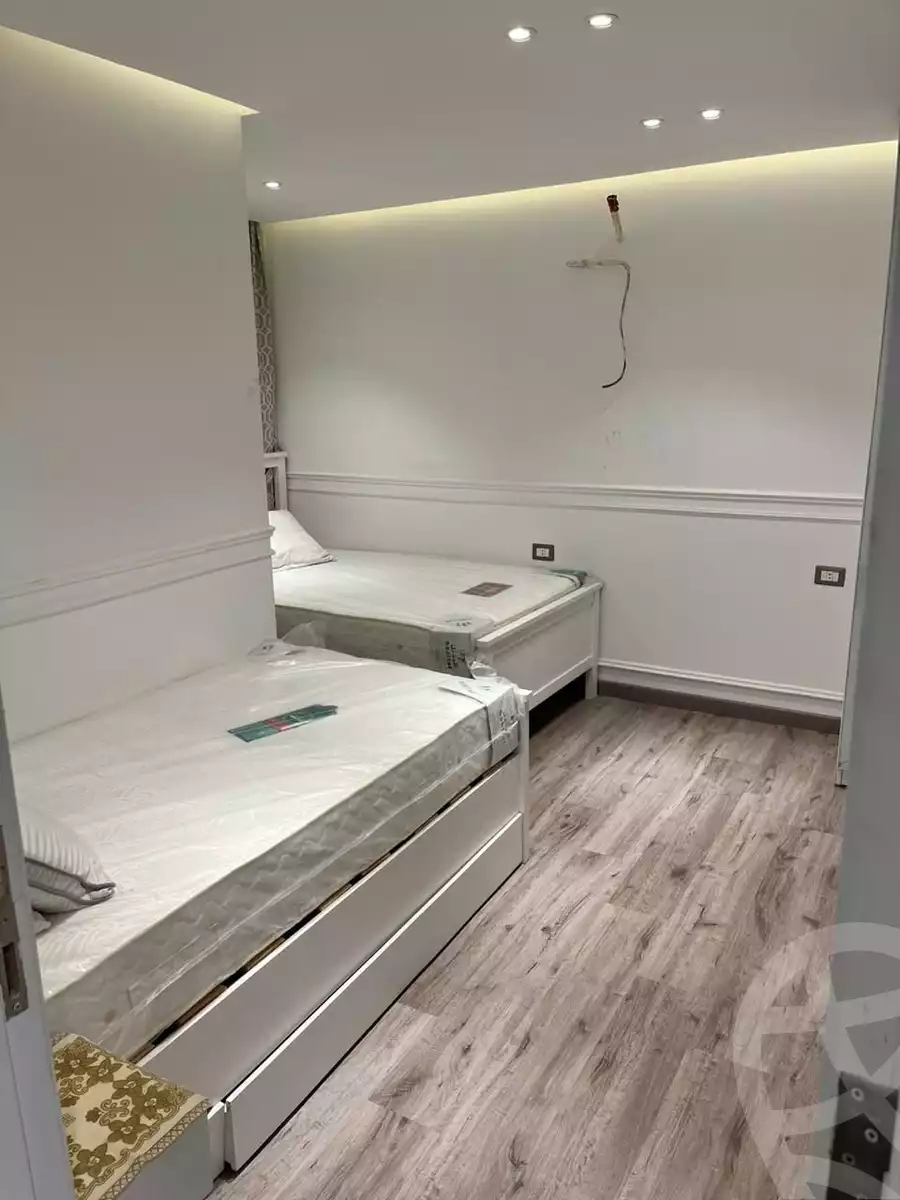 https://aqarmap.com.eg/ar/listing/6327811-for-sale-cairo-new-cairo-compounds-mountain-view-hyde-park