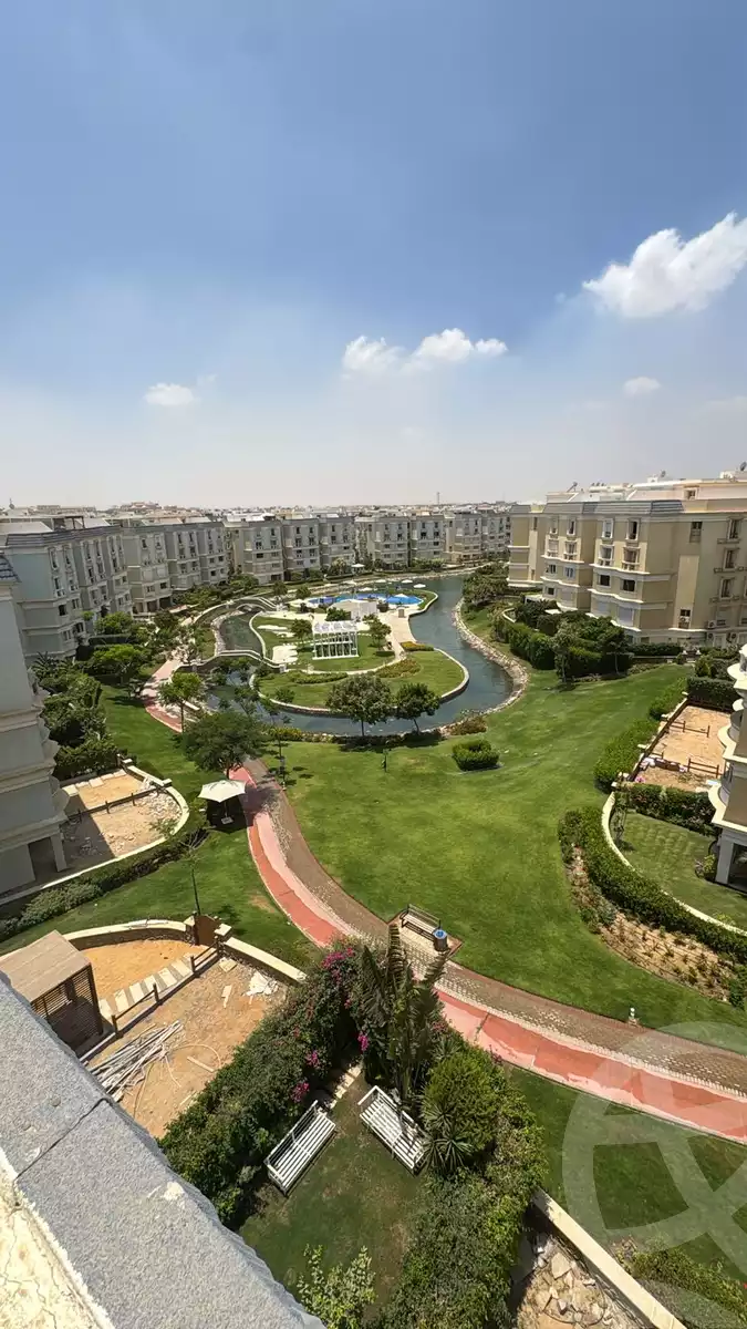 https://aqarmap.com.eg/ar/listing/6327811-for-sale-cairo-new-cairo-compounds-mountain-view-hyde-park